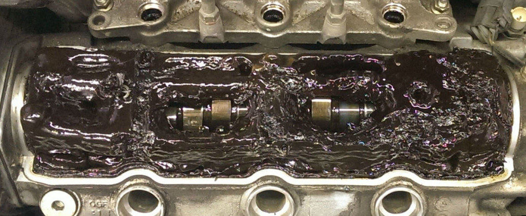 image of an engine with sludge builduup